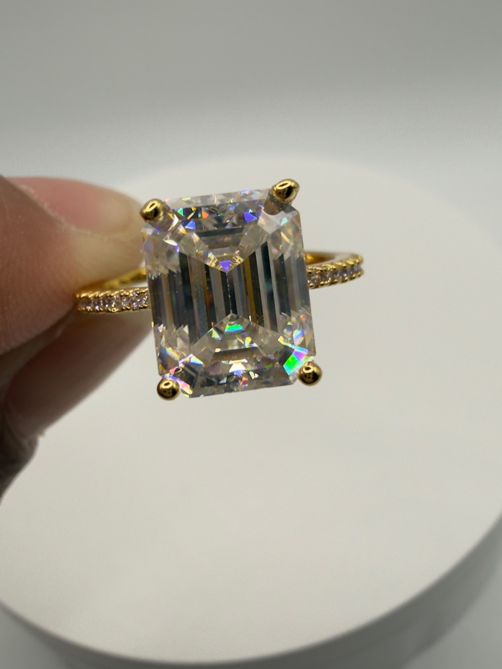 4 Ct Moissanite Emerald-Cut Solitaire Ring with Moissanite diamond Pavé Band